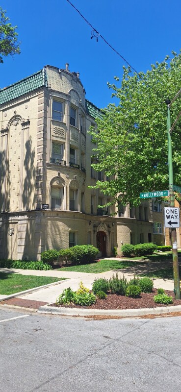 3306 W Hollywood Ave Unit 1, Chicago, IL 60659