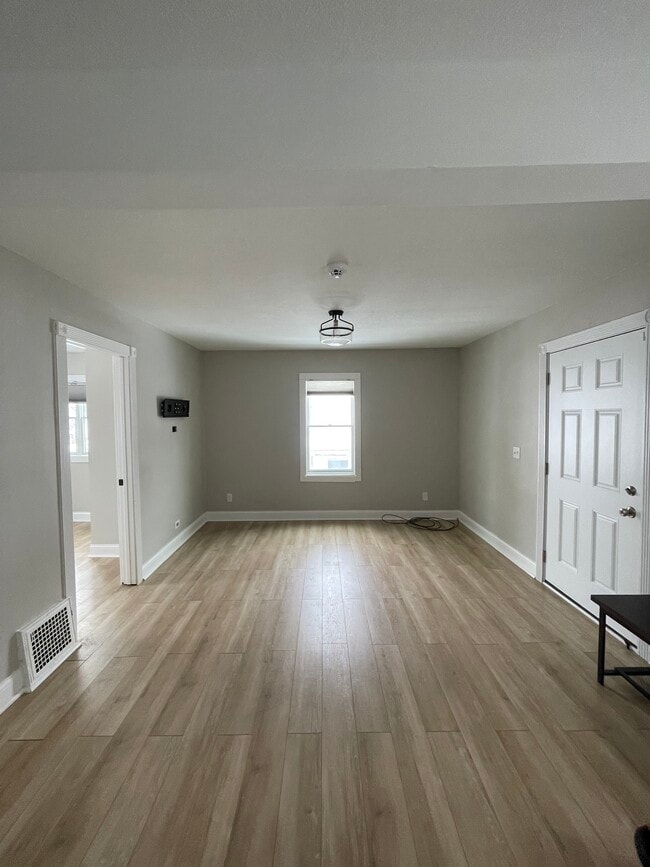 2703 Center St, Des Moines, IA 50312 - photo 7