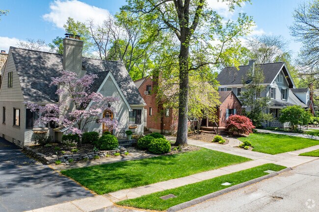 The styles of homes range from Victorian Venaculars to Cape Cods and Bungalows in Mariemont.