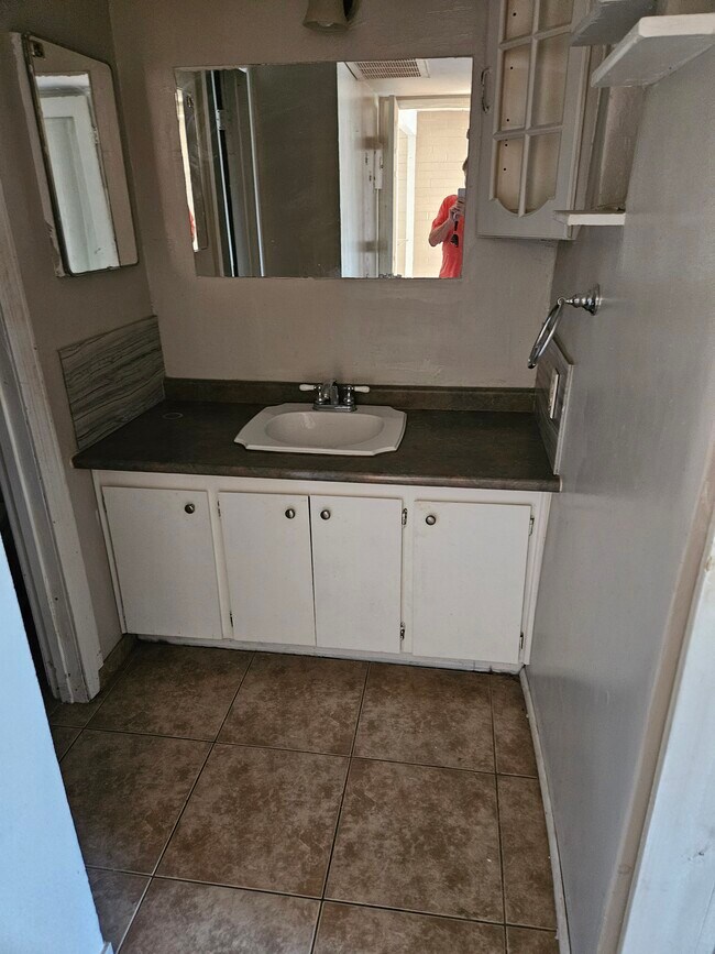 3828 N 32nd St unit UPPER, Phoenix, AZ 85018 - photo 6