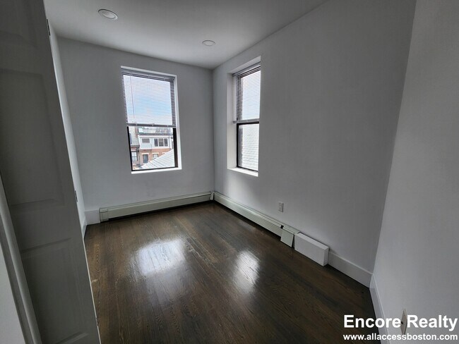 44 Joy St unit 14, Boston, MA 02114 - photo 6