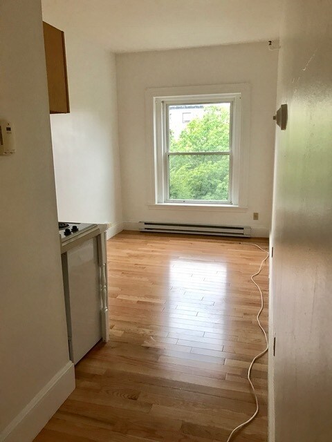 1077 Beacon St Unit 9, Brookline, MA 02446