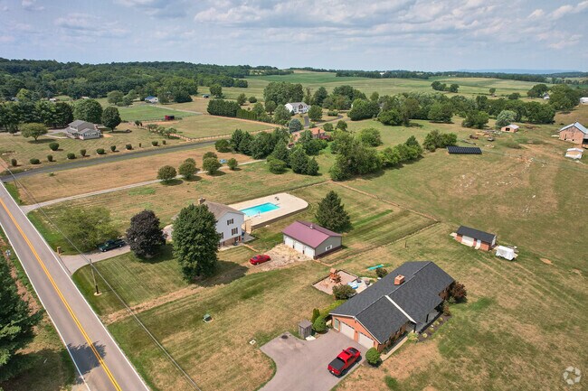 Shining Tree is a private school located in rural Washington County.