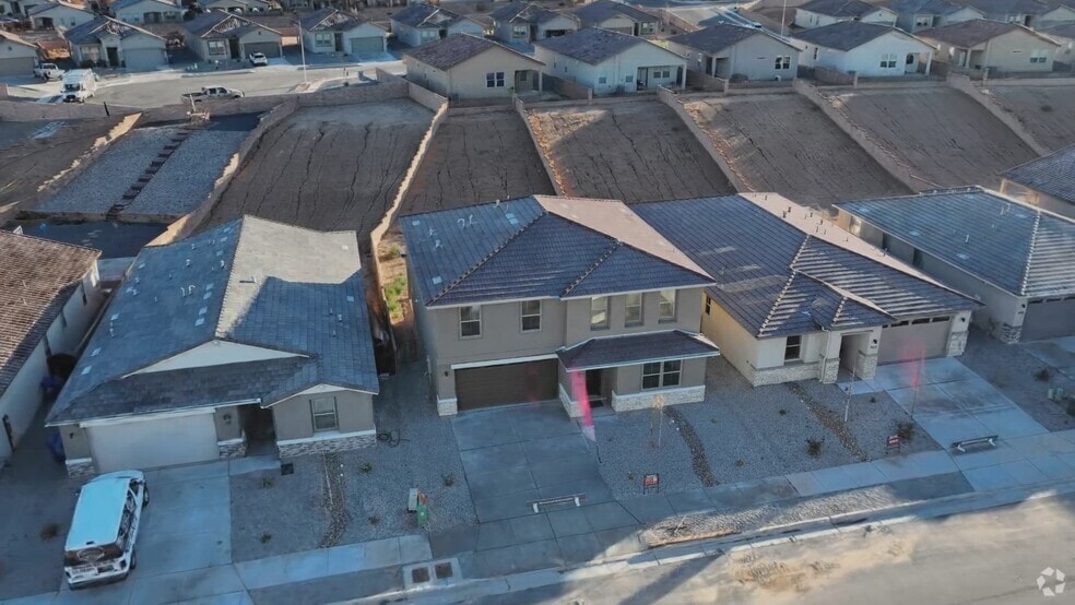 1421 Valle de Colores Rd NW, Los Lunas, NM 87031 - photo 2