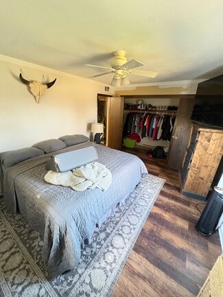 2076 Chateau Ct, Grafton, WI 53024