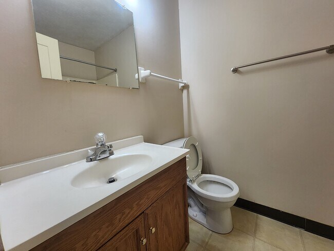 208 Heritage Cir, Bucyrus, OH 44820 - photo 5