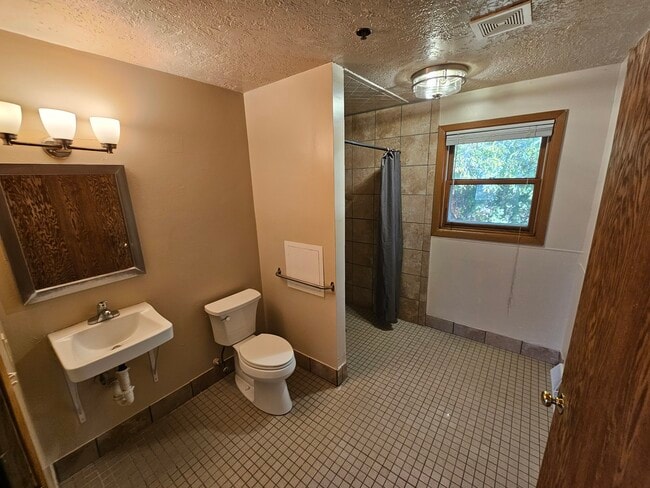 531 Lakeshore Ct, Weyauwega, WI 54983 - photo 7