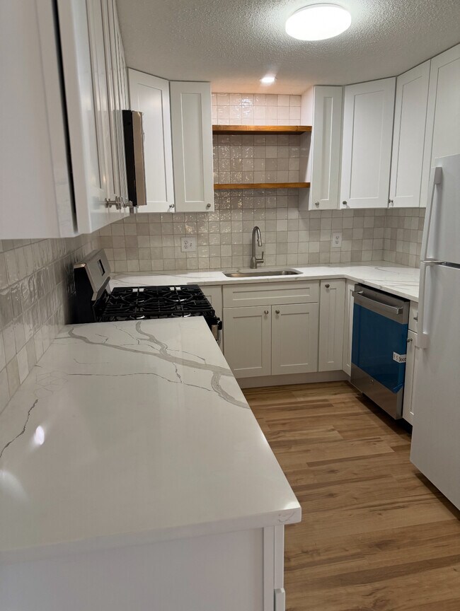 5 Lancelot Ct Unit 28, Salem, NH 03079