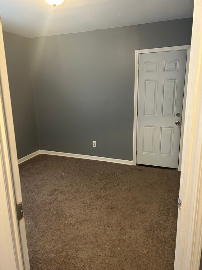 14557 Strathmoor St unit Bottom unit, Detroit, MI 48227 - photo 7