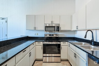 1911 S 8th St, Waco, TX 76706