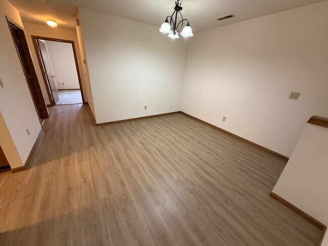 1908 Fox Run unit 1908, Mount Horeb, WI 53572 - photo 4