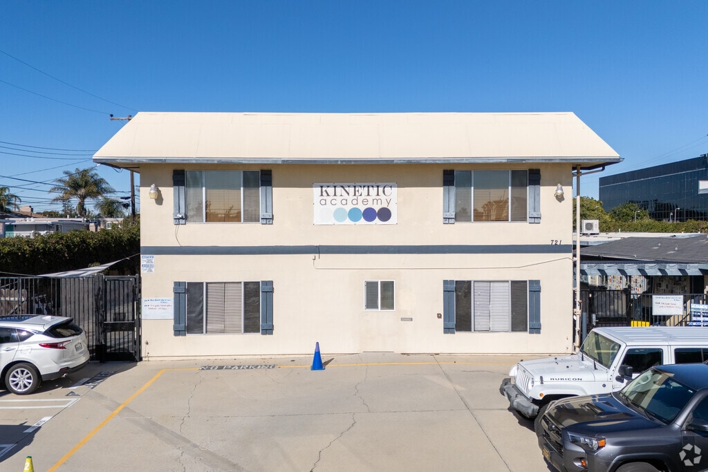 Kinetic Academy is a charter school in Huntington Beach.
