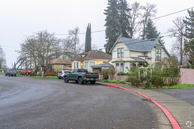 A variety of home styles in Jefferson, OR.