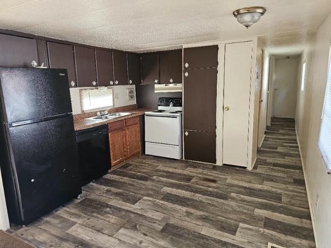 413 Miller St, White Oak, TX 75693 - photo 3