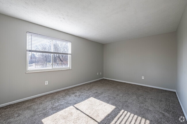 2BR, 1BA - 756SF - Primary Bedroom