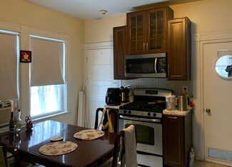 136 Middlesex Rd Unit 2, Chestnut Hill, MA 02467