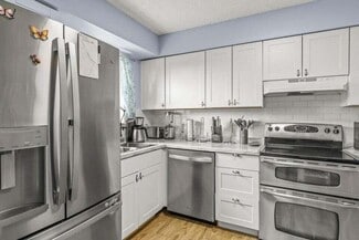 901 Riverside Dr, Greenacres, FL 33463