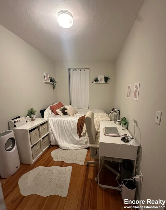 220 Hanover St unit 9, Boston, MA 02113 - photo 6