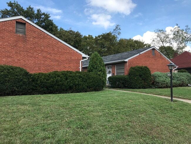 512 Olden Ave unit 2, Arlington Heights, OH 45215 - photo 2