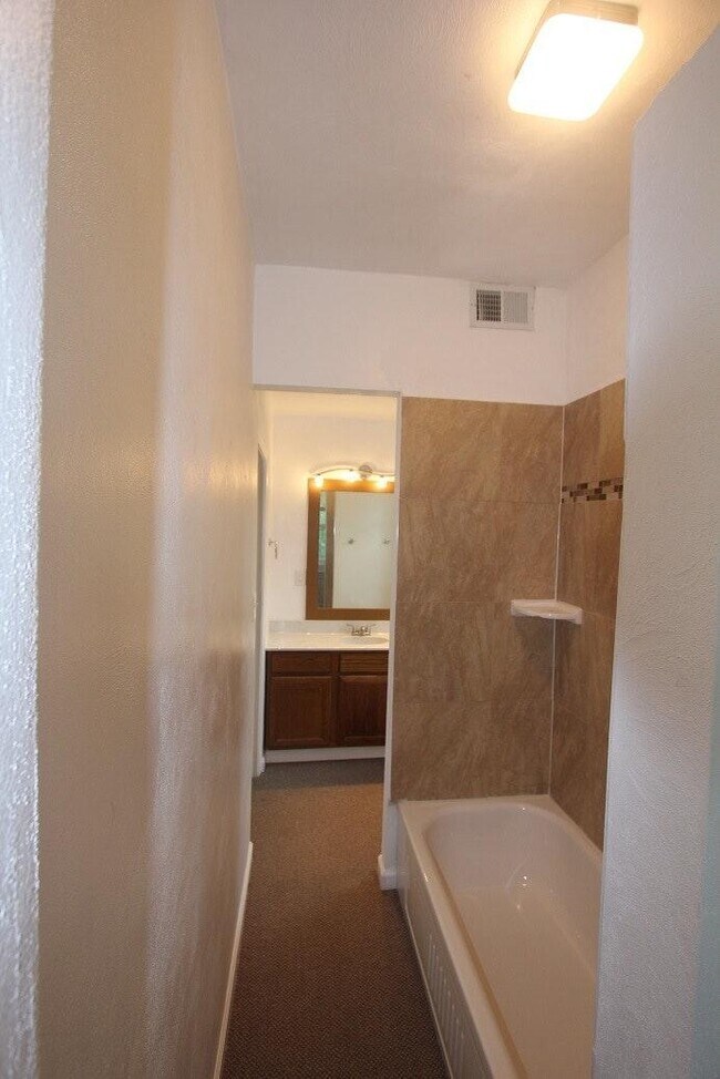 6322 Victoria Ave unit 1st Floor, Saint Louis, MO 63139 - photo 4