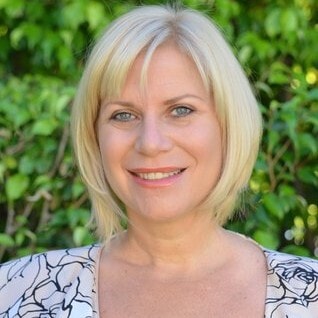 Jennifer Behr