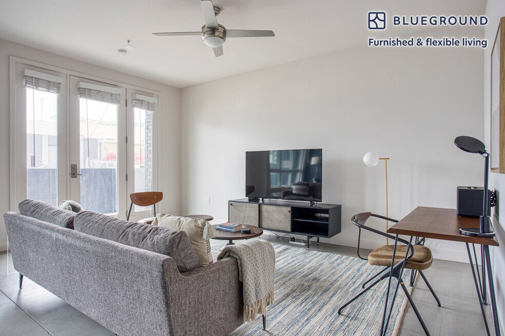 11120 Chandler Blvd unit FL1-ID1220, Los Angeles, CA 91601 - photo 1