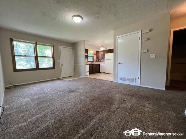 912 E Railroad Ave, Des Moines, IA 50309 - photo 3