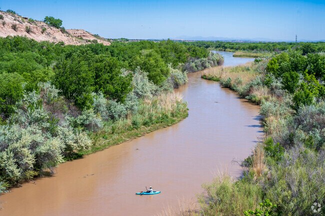 Intrepid Alvarado Gardens residents can kayak and explore the Rio Grande.