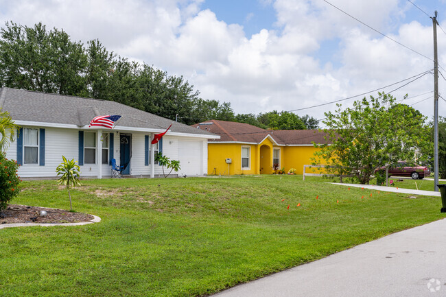 Palm Trails residents like to paint their homes in vibrant colors.
