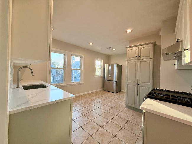 35-37 Lindale Ave unit 2, Dedham, MA 02026 - photo 2