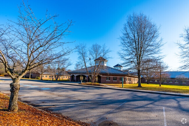 Goshen Elementary School serves 678 studets in grades K-5.