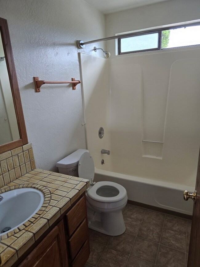 1112 L St, Eureka, CA 95501