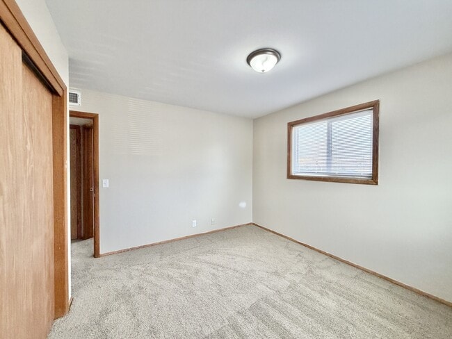 1320 N Randall Ave unit 4, Janesville, WI 53545 - photo 3