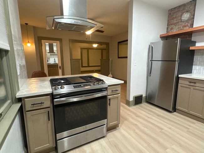 9205 Clifton Blvd unit 9205 Clifton blvd, Cleveland, OH 44102 - photo 2