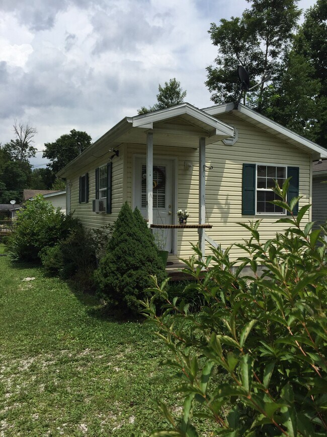 222 Beechwood Dr, Ona, WV 25545