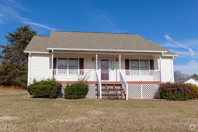 Ranch-style homes adorn the neighborhood streets of City View.