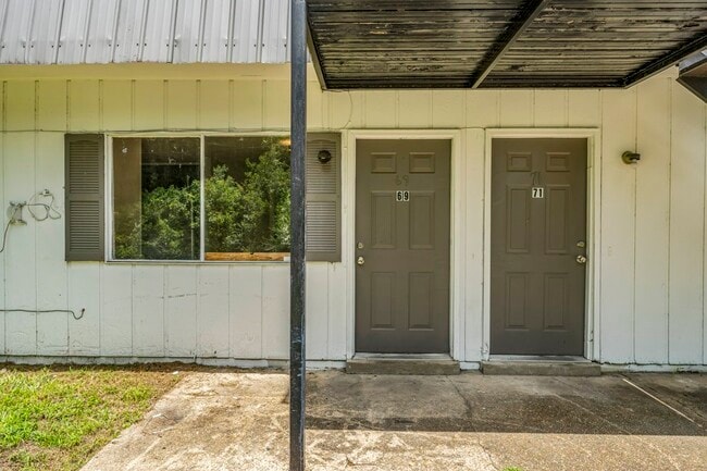 102 S Browder St unit 75, Columbus, MS 39702 - photo 2
