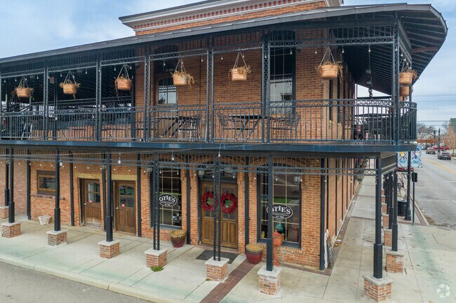 Otie’s Tavern and Grill brings Greek flavors and styles to American classics.