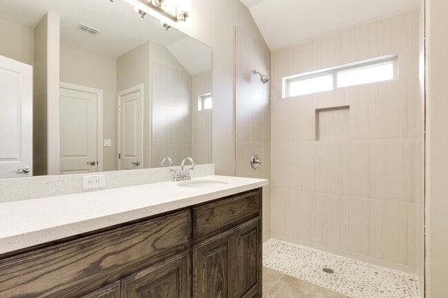 1046 W Star Flower St, Edinburg, TX 78541 - photo 6