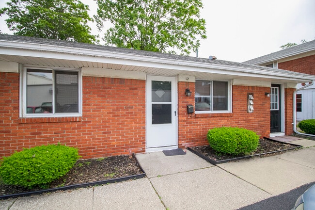 4715 Bennett Rd, Toledo, OH 43612 - photo 2