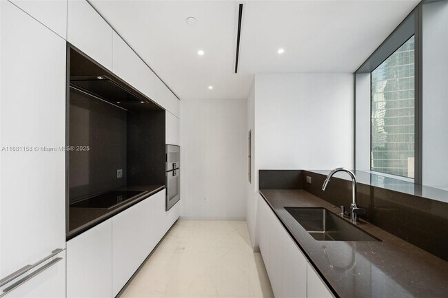 Aston Martin Residences unit 3508, Miami, FL 33131 - photo 5