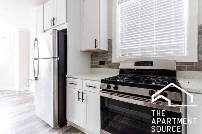 3839 N Greenview Ave, Chicago, IL 60613 - photo 2