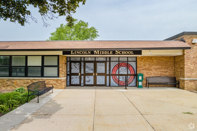 Lincoln Middle School serves grades 6-8 for Mt. Prospect residents.