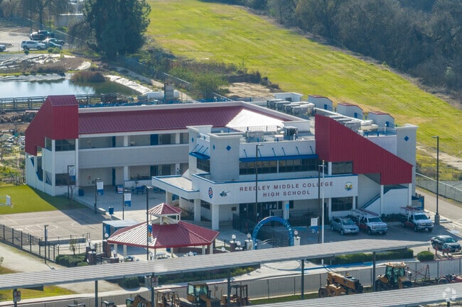The campus of Reedley Middle College High School.