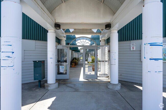 Ladd Lane Elementary School is a wonderful campus for new students.