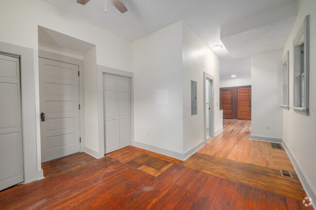 1 BD, 1 BA - 1000SF - Bedroom - 104