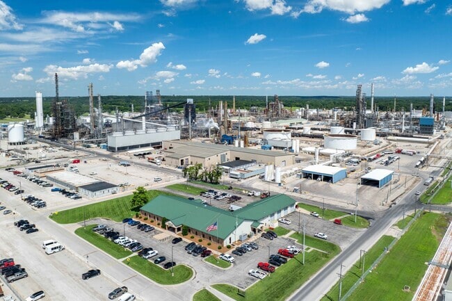 The Coffeyville Resources oil refinery is the largest employer, with around 700 workers.
