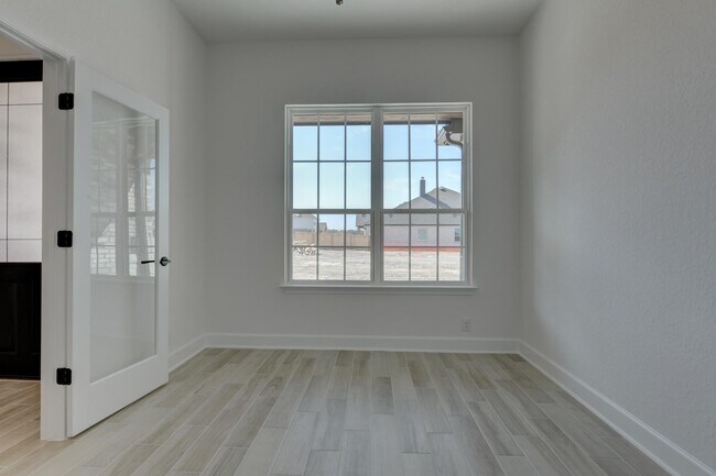 113 Annette Dr unit 36487115, Castroville, TX 78009 - photo 3