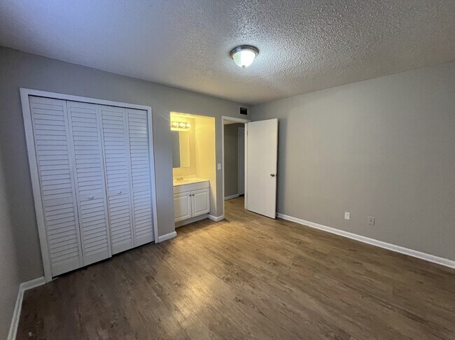 5324 Westchase Ct unit 5324 Westchase Ct Un, Jacksonville, FL 32210 - photo 6