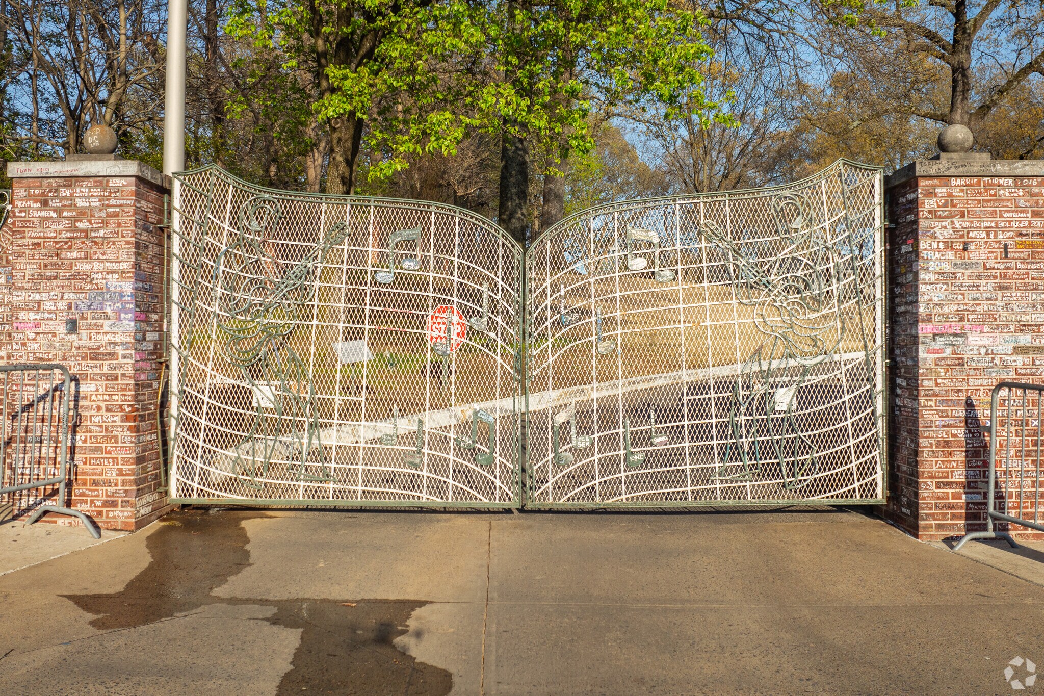 Westwood is located just minutes from Graceland, Elvis' famous home.